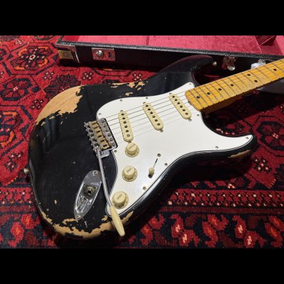 画像2: Fender Custom Shop '69 Stratocaster Heavy Relic - Handwound PU's / Black