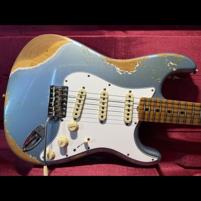 画像1: Fender Custom Shop '69 Stratocaster - Handwound PU's / Ice Blue Metallic / Heavy Relic