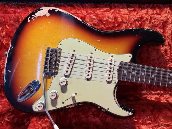 画像1: Fender Custom Shop Michael Landau Signature 1968 Relic Stratocaster - Handwound PU's / Bleached 3-Color Sunburst (1)