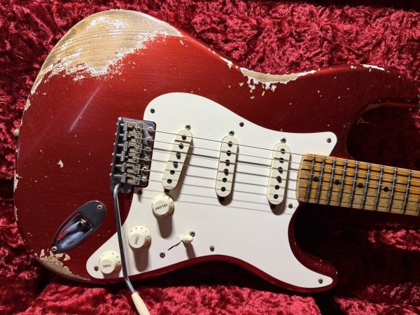 画像1: Fender Custom Shop '57 Stratocaster Heavy Relic - Handwound PU's / Candy Apple RED (1)